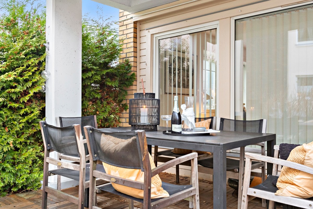 Flott uteplass med gode solforhold Galleribilde