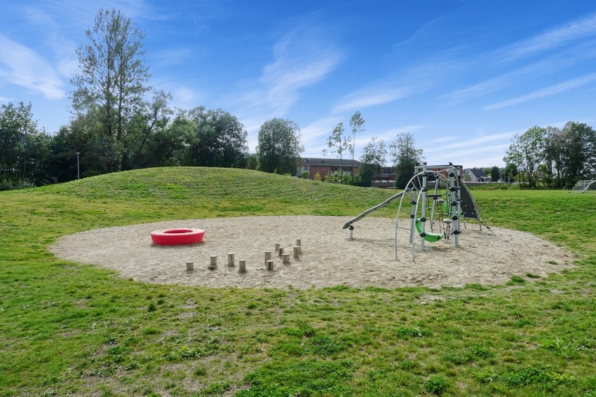 Kort vei til lekeplassen for barna. Galleribilde