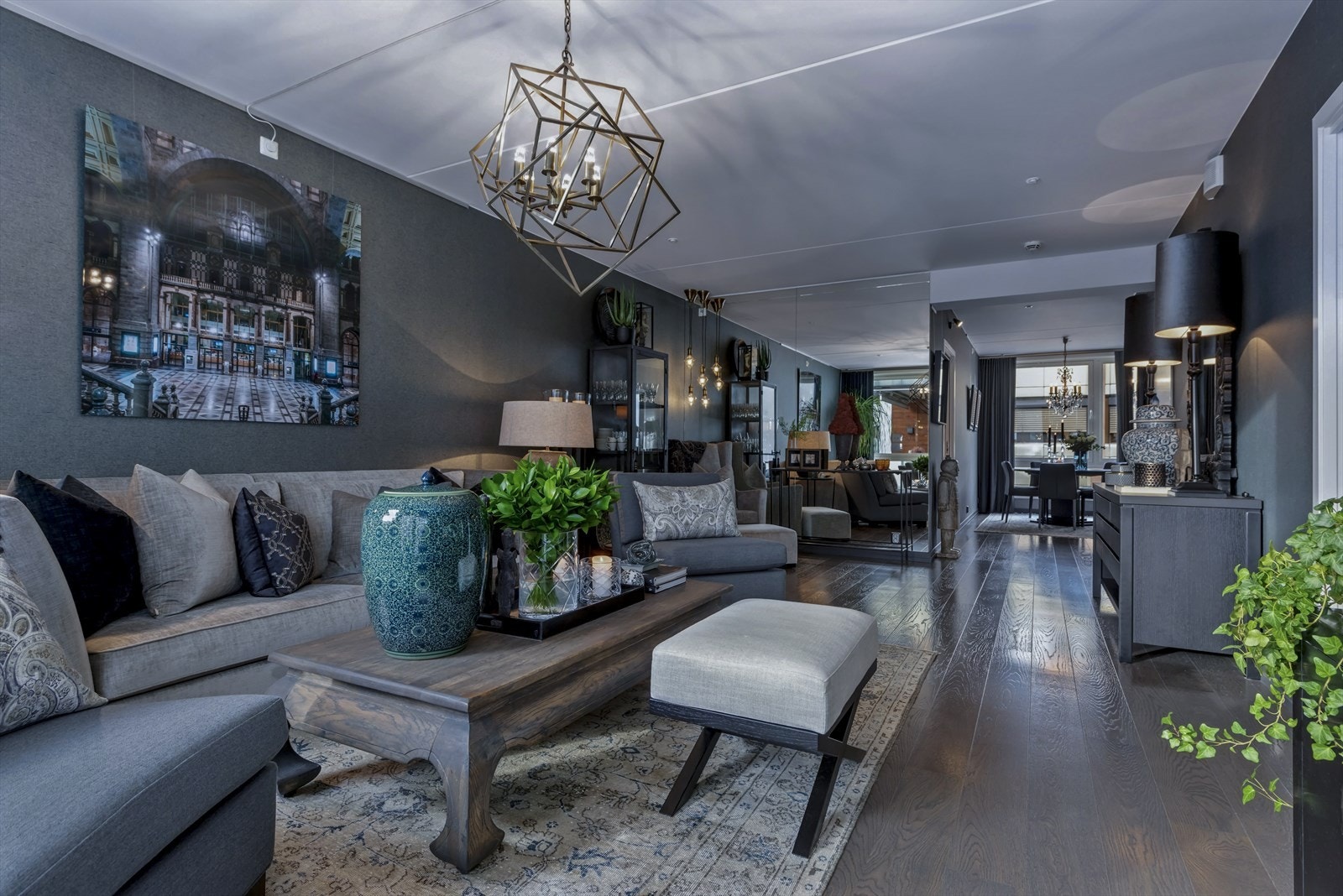 Leiligheten er gjennomgående og har veranda på 2 sider. Galleribilde