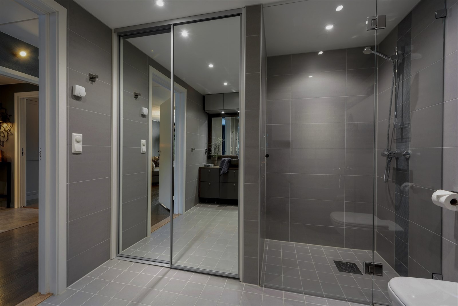 Stor dusjnisje på 120 cm. Galleribilde