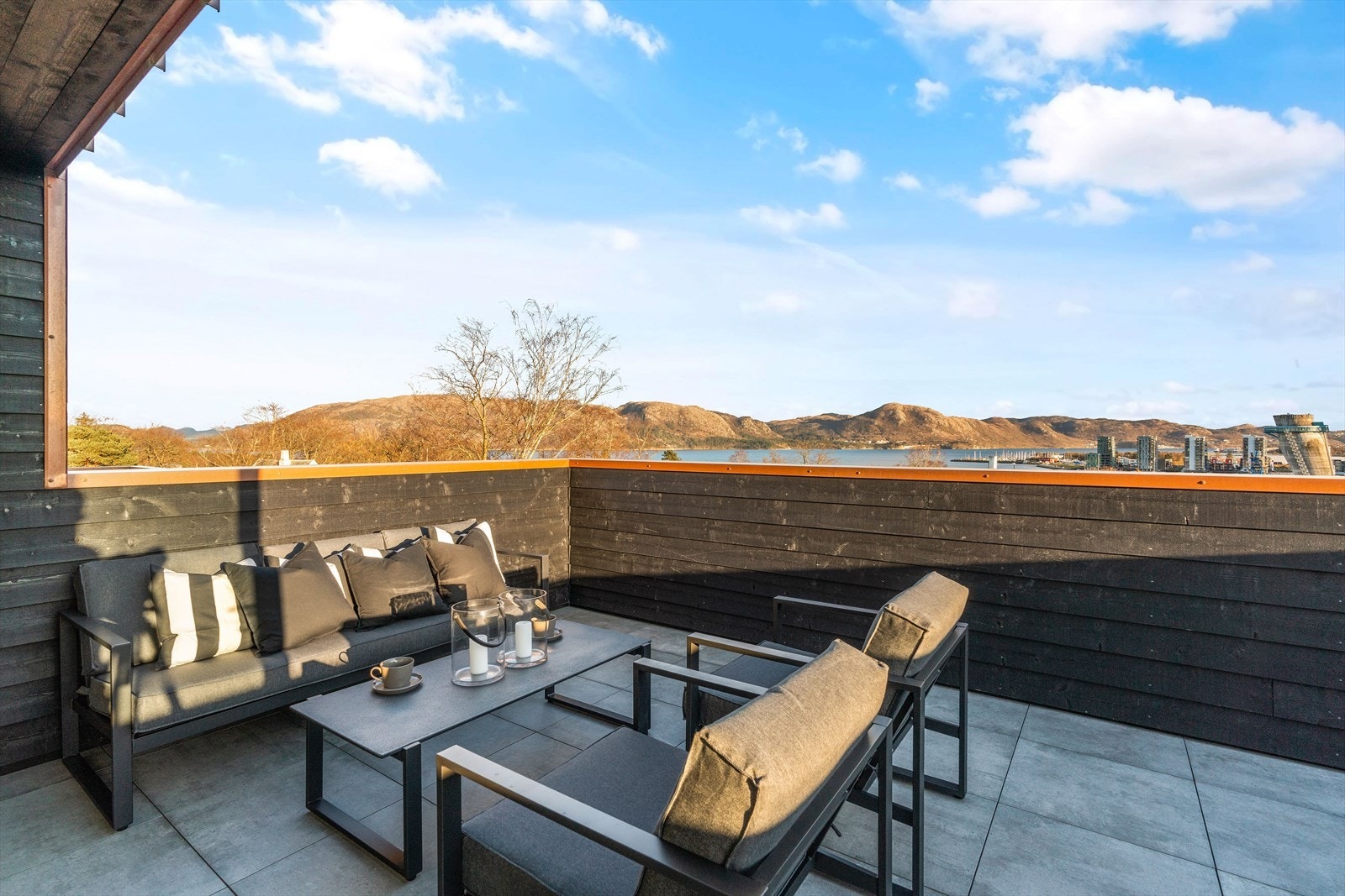 Her sitter du lunt og skjermet for vinden Galleribilde