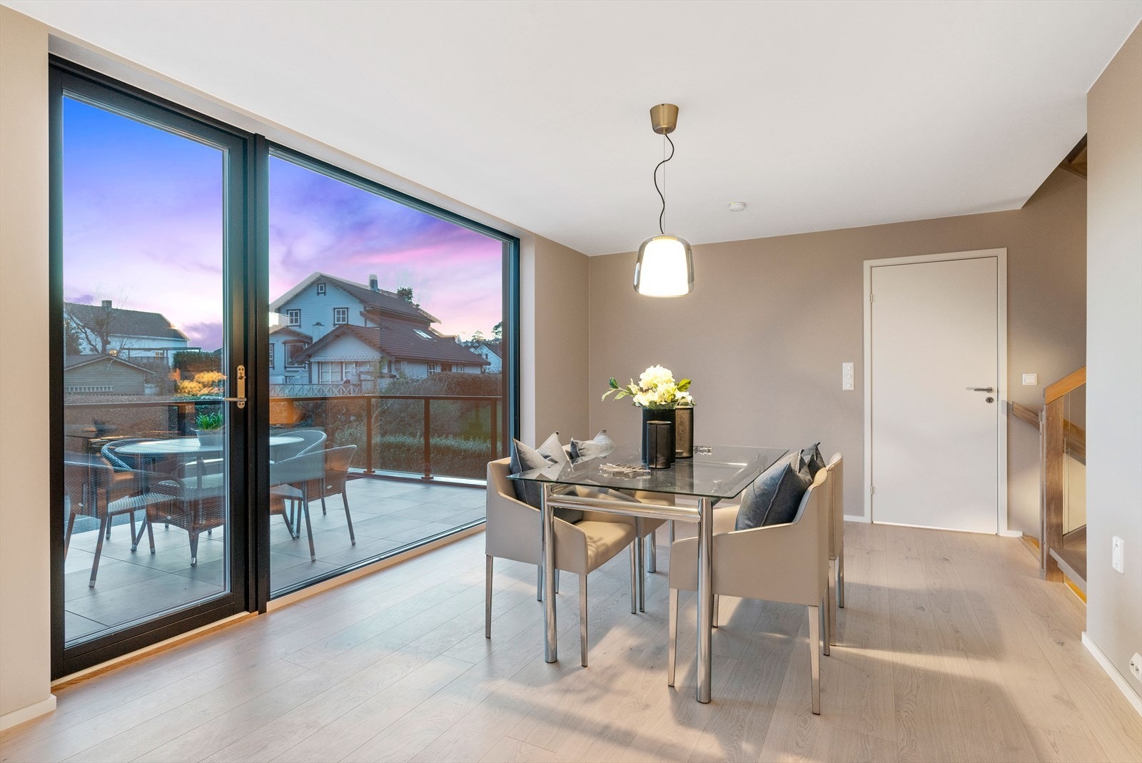 Spiseplass både inne og ute Galleribilde