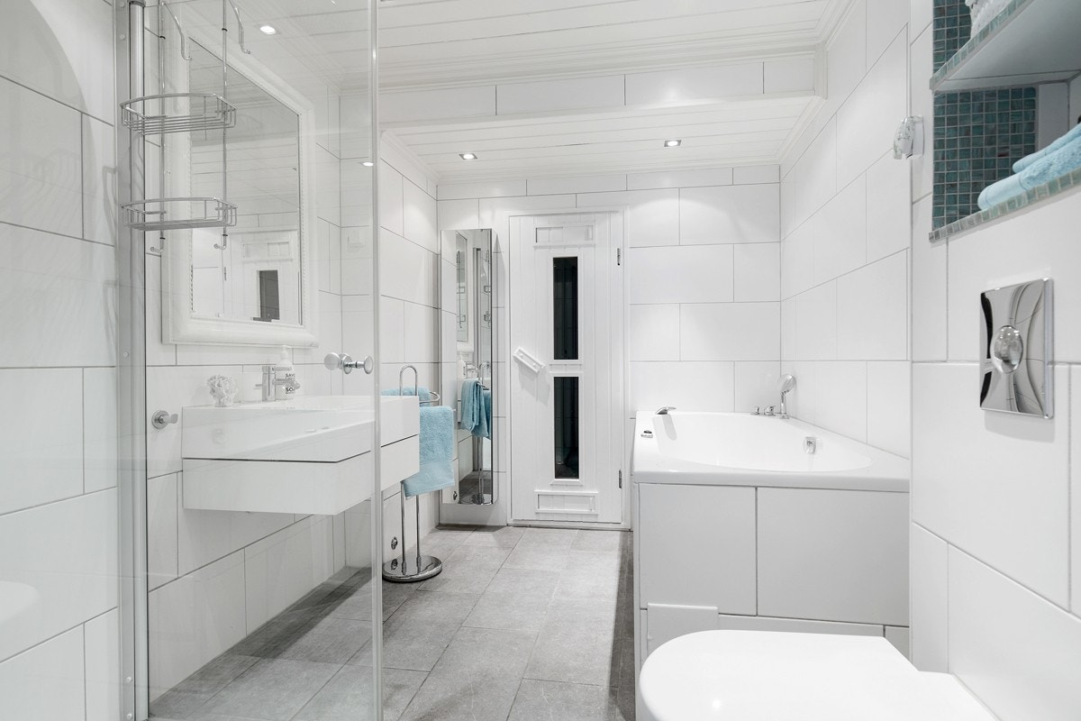 Stort bad med tilstøtende badstue Galleribilde