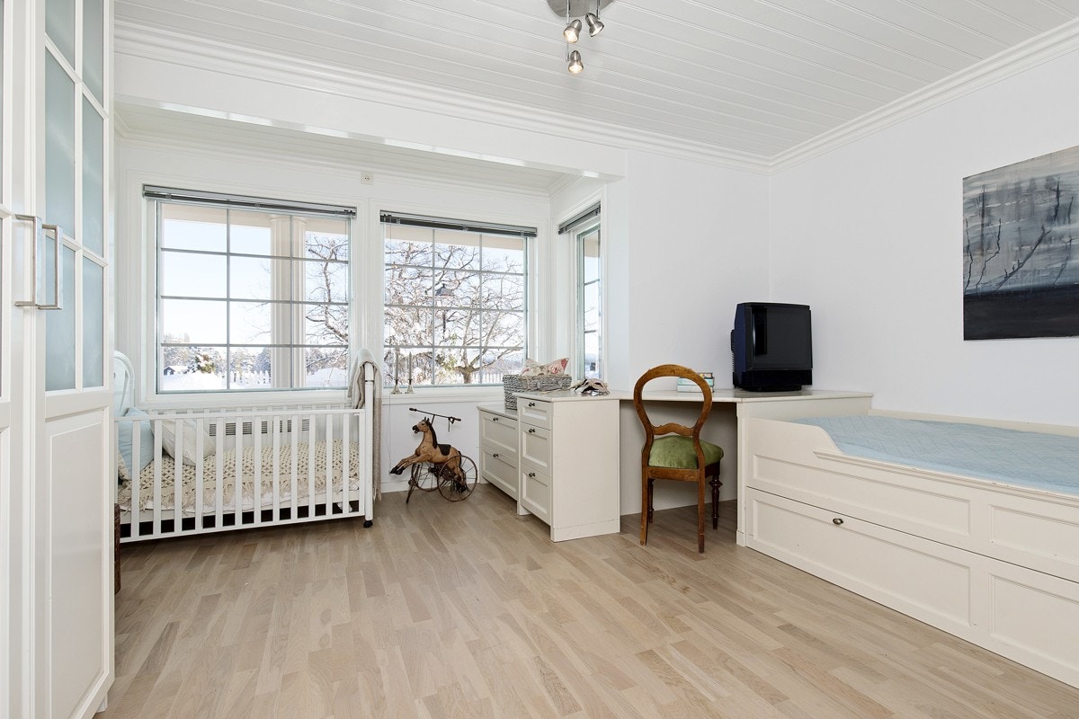 Soverom 3 med innbygd seng og skrivebord Galleribilde