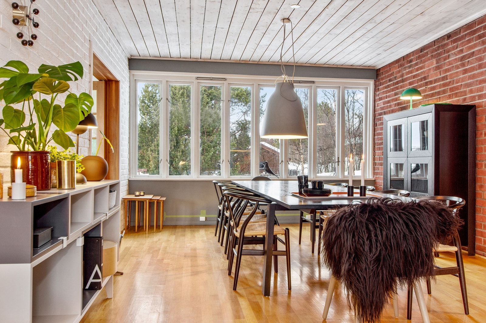 Her er det god plass til stor spisestue mellom stuen og kjøkkenet Galleribilde