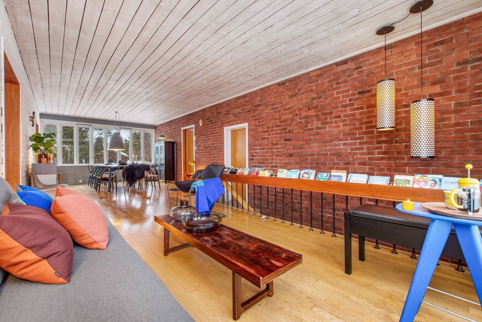 Her har man en ekstra stue ifm spisestua. Direkte tilgang til terrssen. Galleribilde