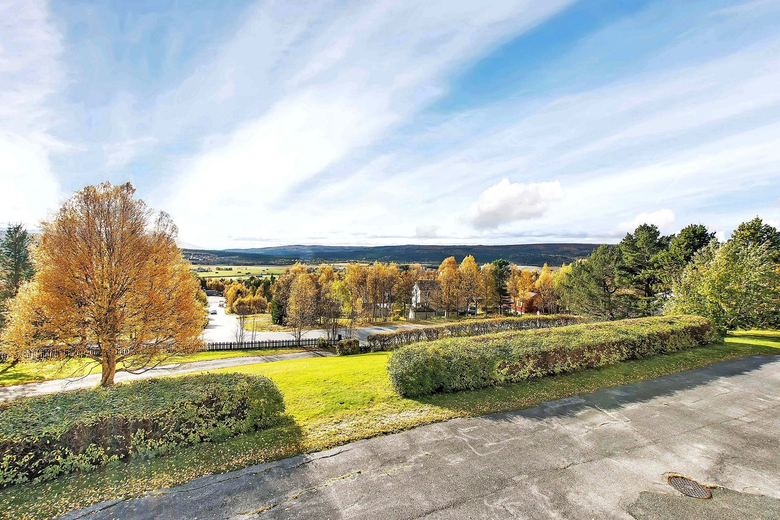 Flott opparbeidet uteområde med flott utsikt. Galleribilde