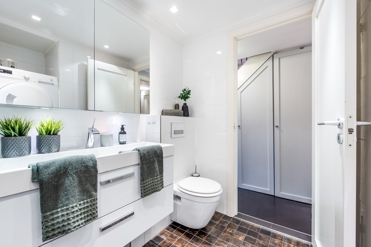 Pent flislagt baderom med varmekabler fra 2010. Galleribilde