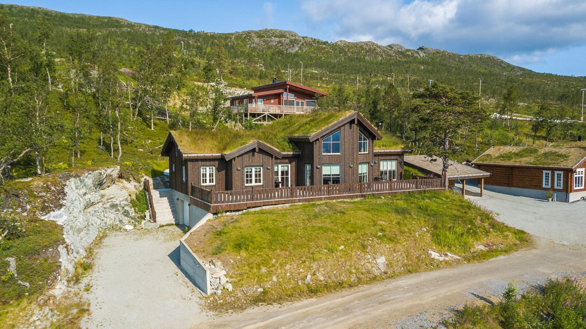Praktfull beliggenhet med tilgang til terrasse fra flere hold