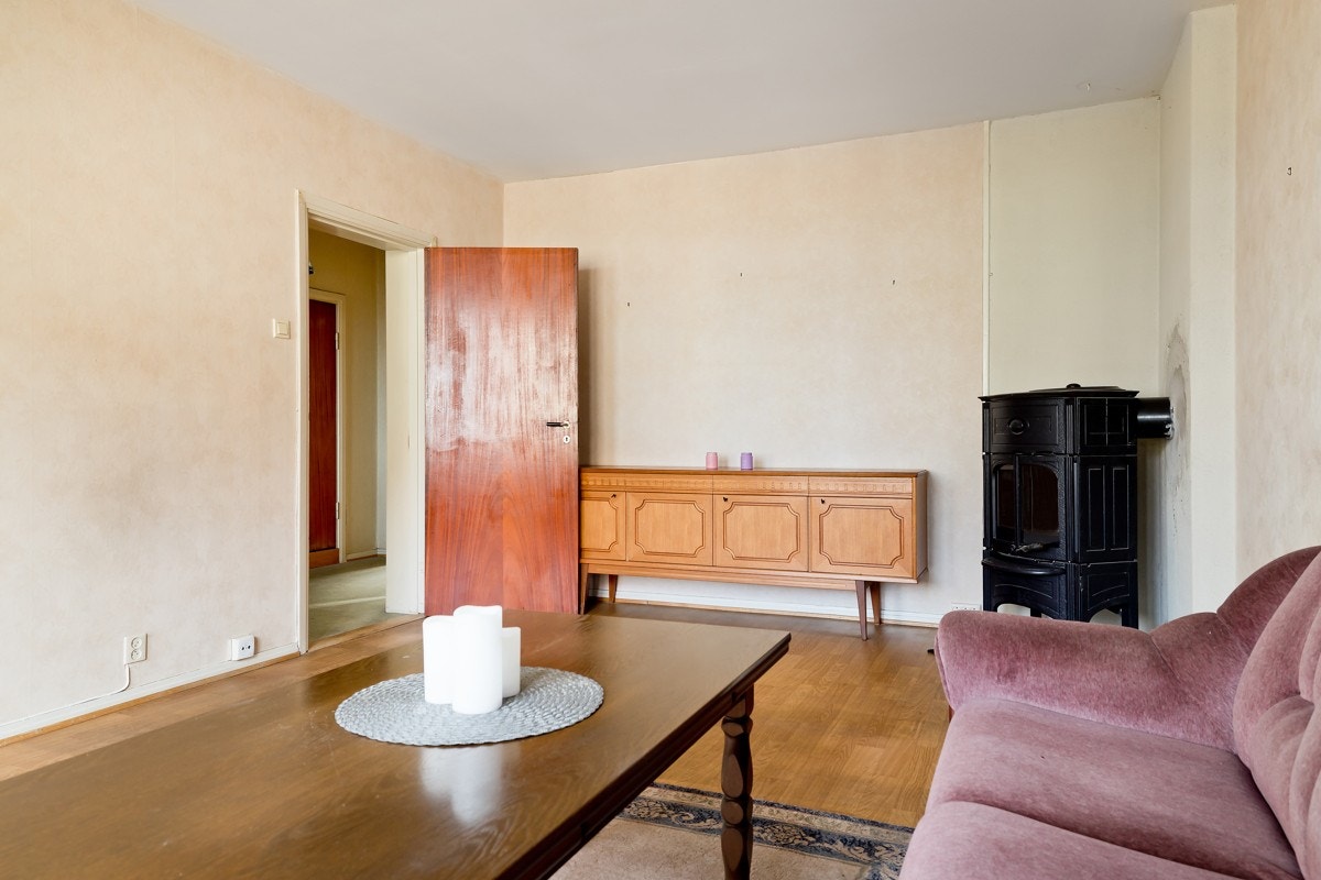 Stuen er romslig slik at du enkelt kan innrede etter ønske og behov. Galleribilde