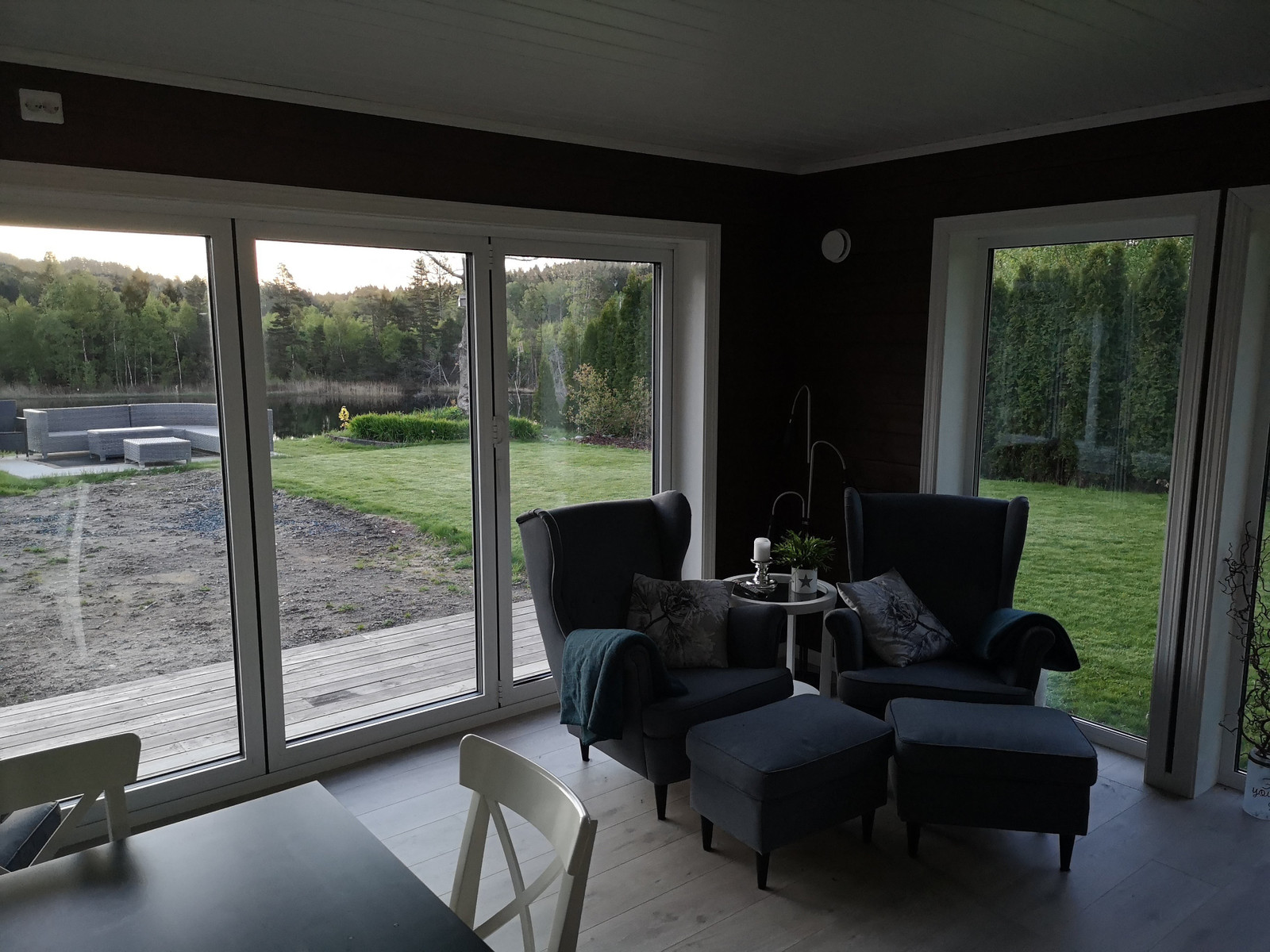 Svært gode priser på vinduer og dører til hus, hagestue eller hytte