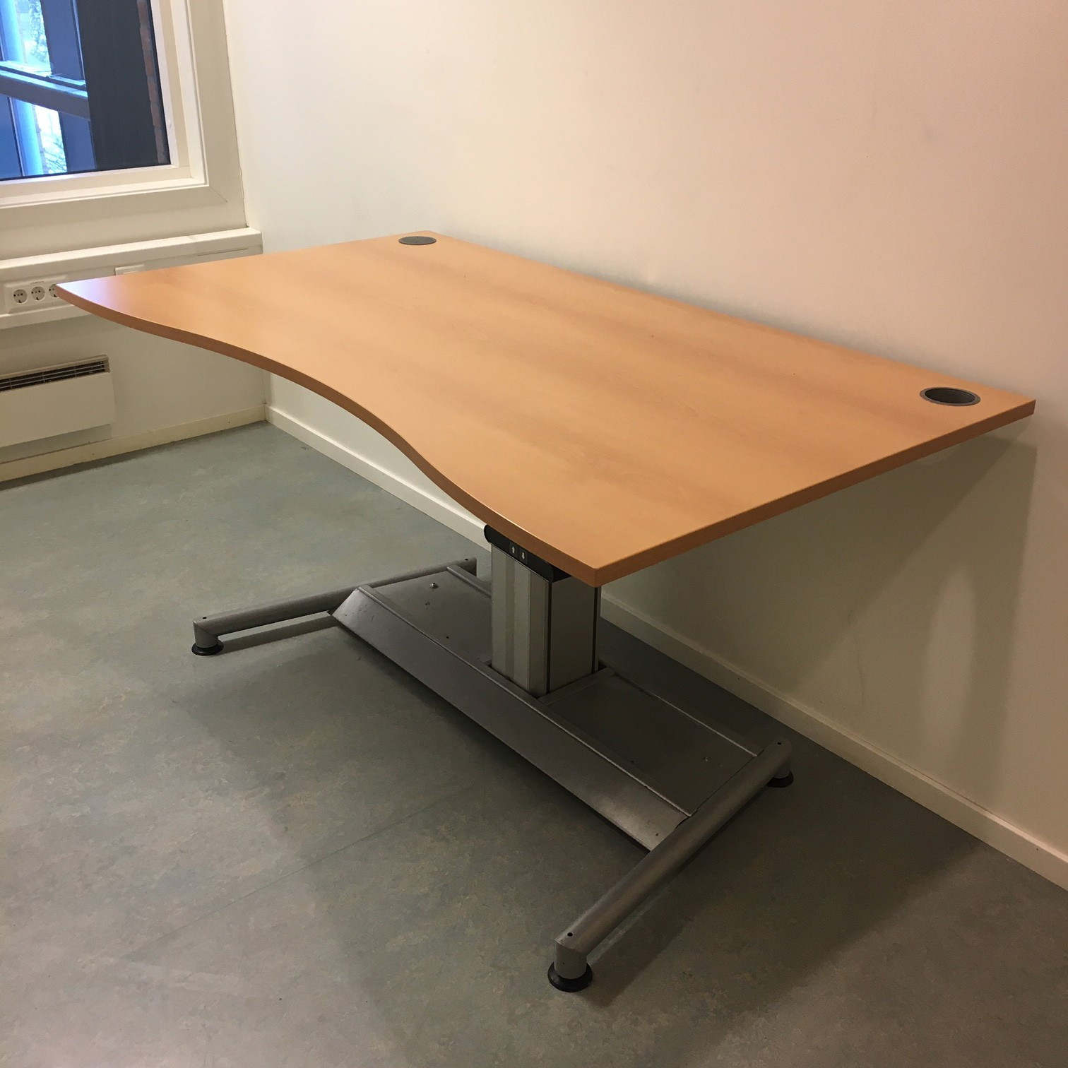 12 stk. EFG elektrisk hevsenk skrivebord, 160×90 cm Skrivebord, 90×80 cm – Scandinavian Office as