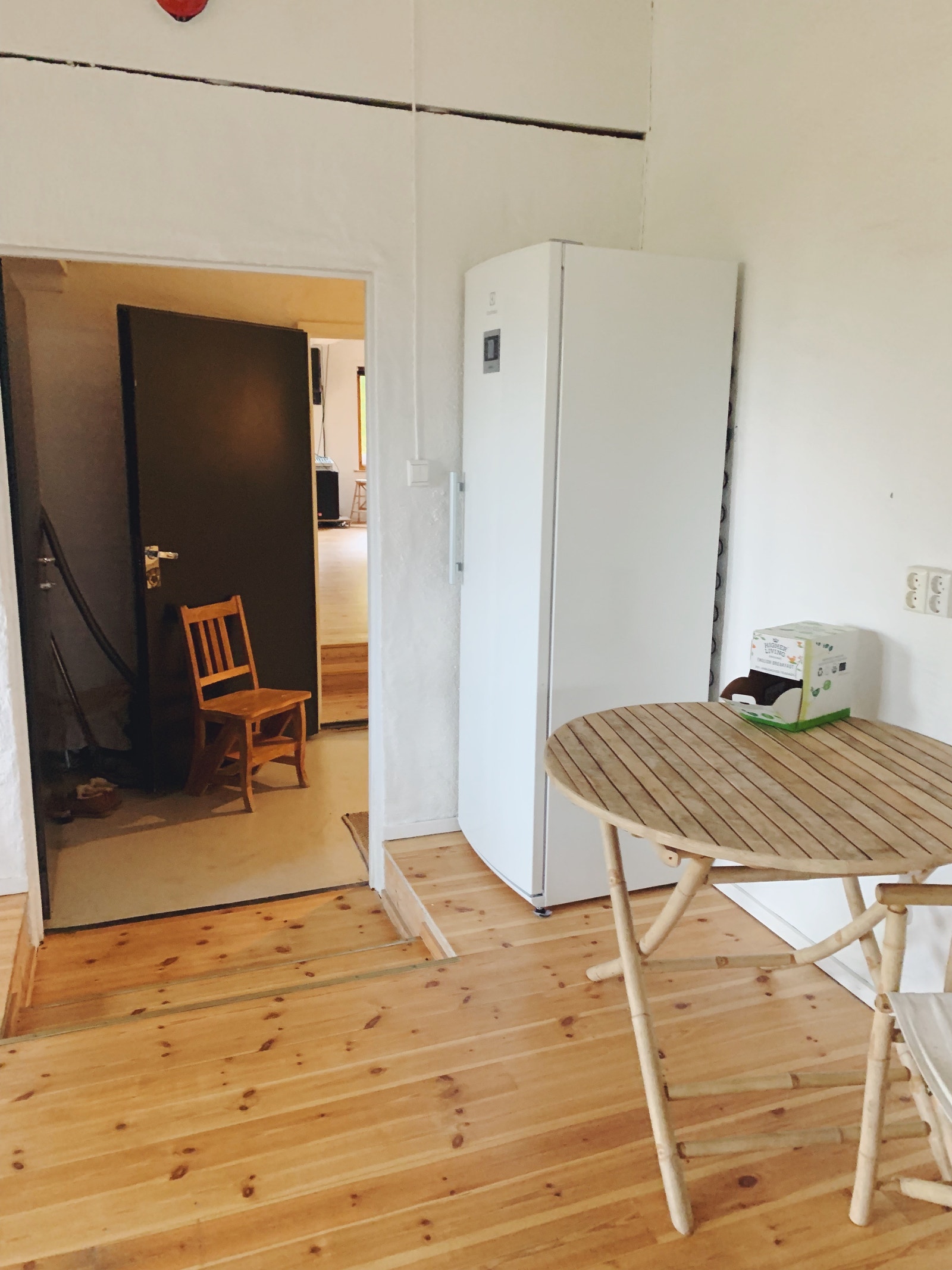 Lokale i toppetasjen på ca 170kvm. Fra bakkeplan er det to etasjer å gå. Heisen går til etasjen under. Ledig fra 1/7- 2020 Galleribilde