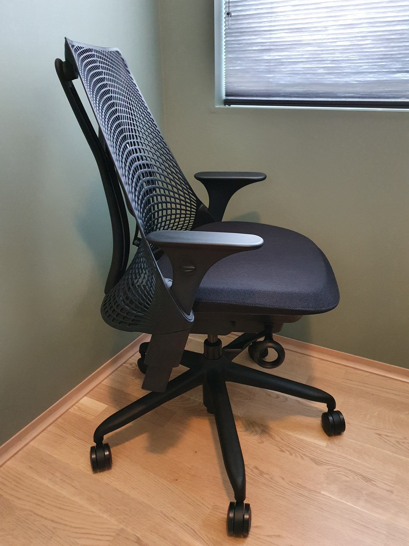 Herman Miller Sayl kontorstol svart | FINN.no Herman Miller Sayl kontorstol svart | FINN.no