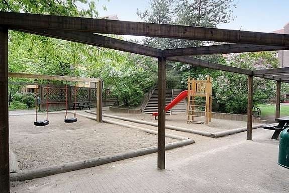 Bakgård Galleribilde