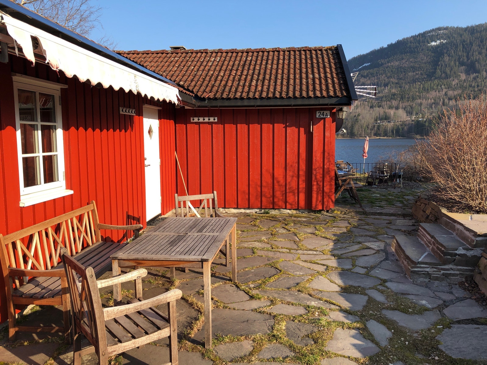 Uteplass rett utenfor inngangsdøra. Galleribilde