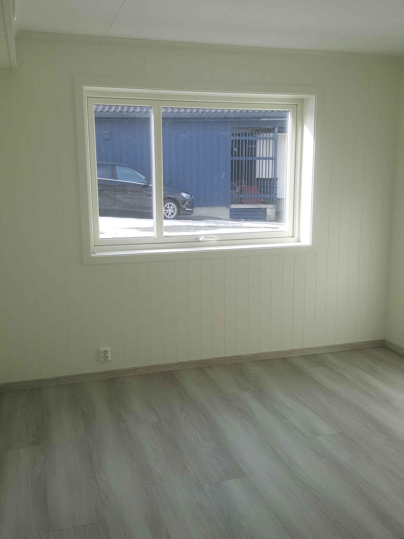 Det er 2 romslig soverom som er nesten like stor god plass til dobbeltseng Galleribilde