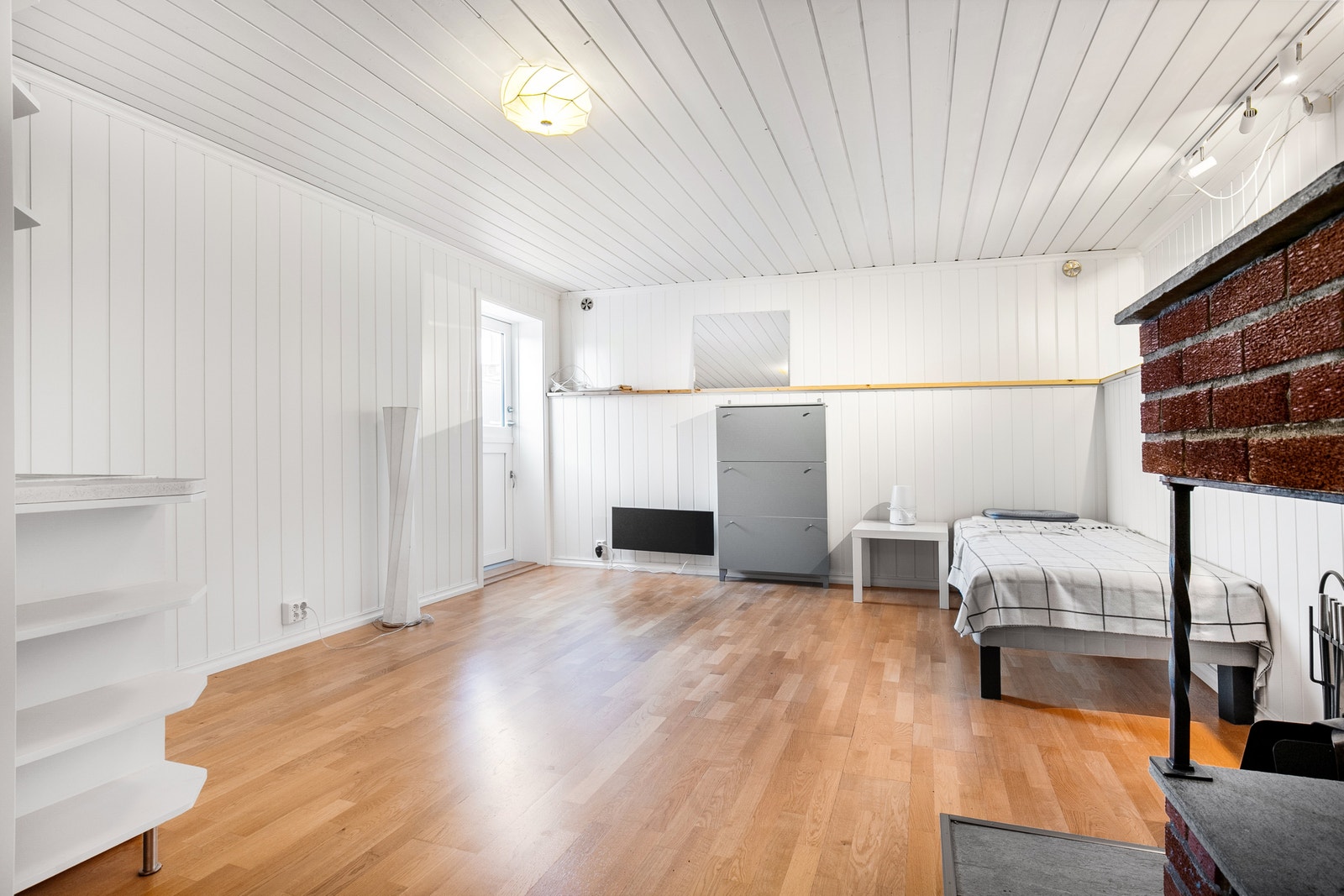 Inngangen kan deles av med en bokhylle/romdeler Galleribilde