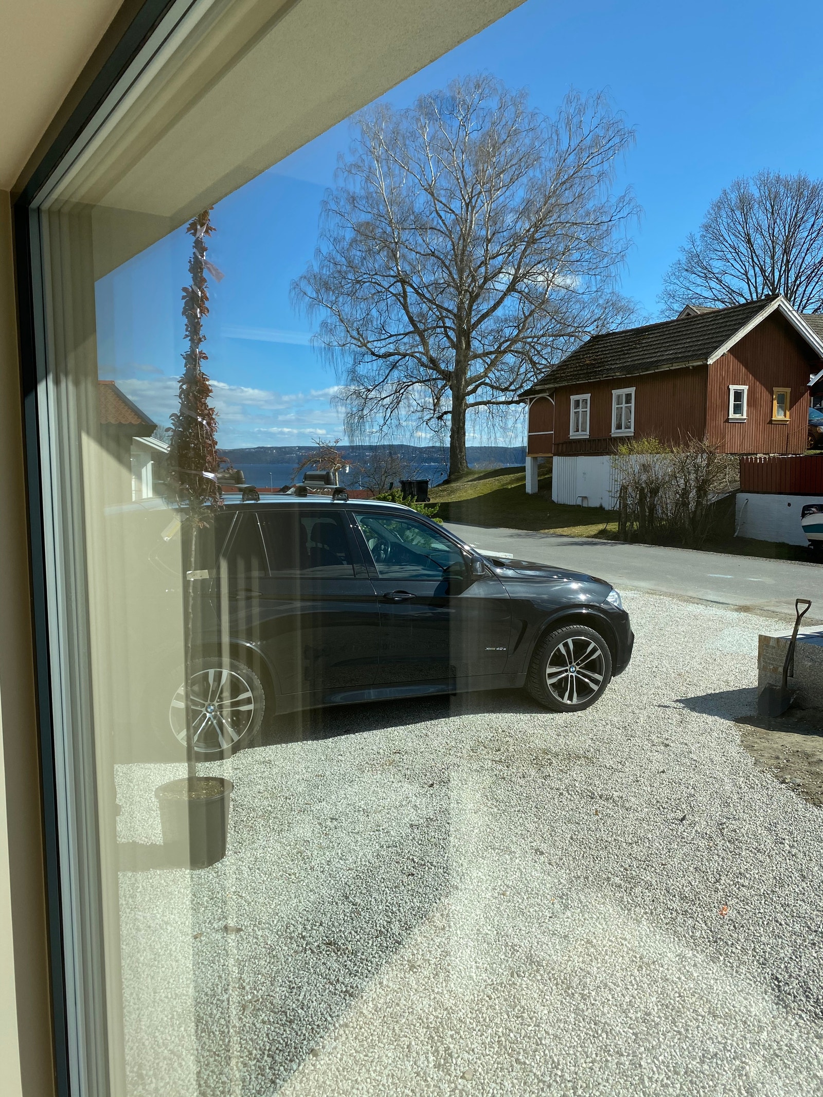 Sjøutsikt fra vindu Galleribilde