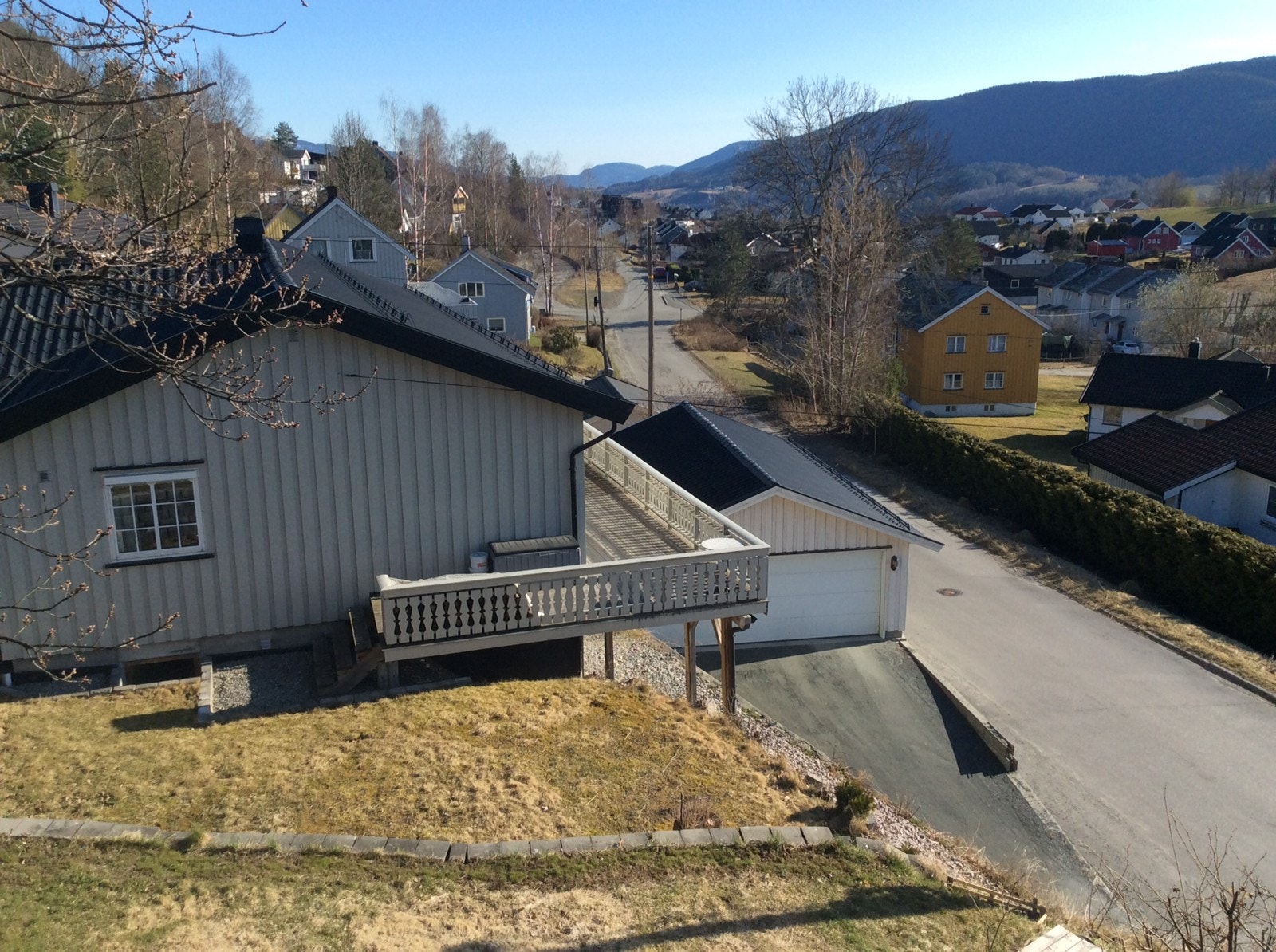 I det fjerne sees Heddalsvannet og Sauherad Galleribilde