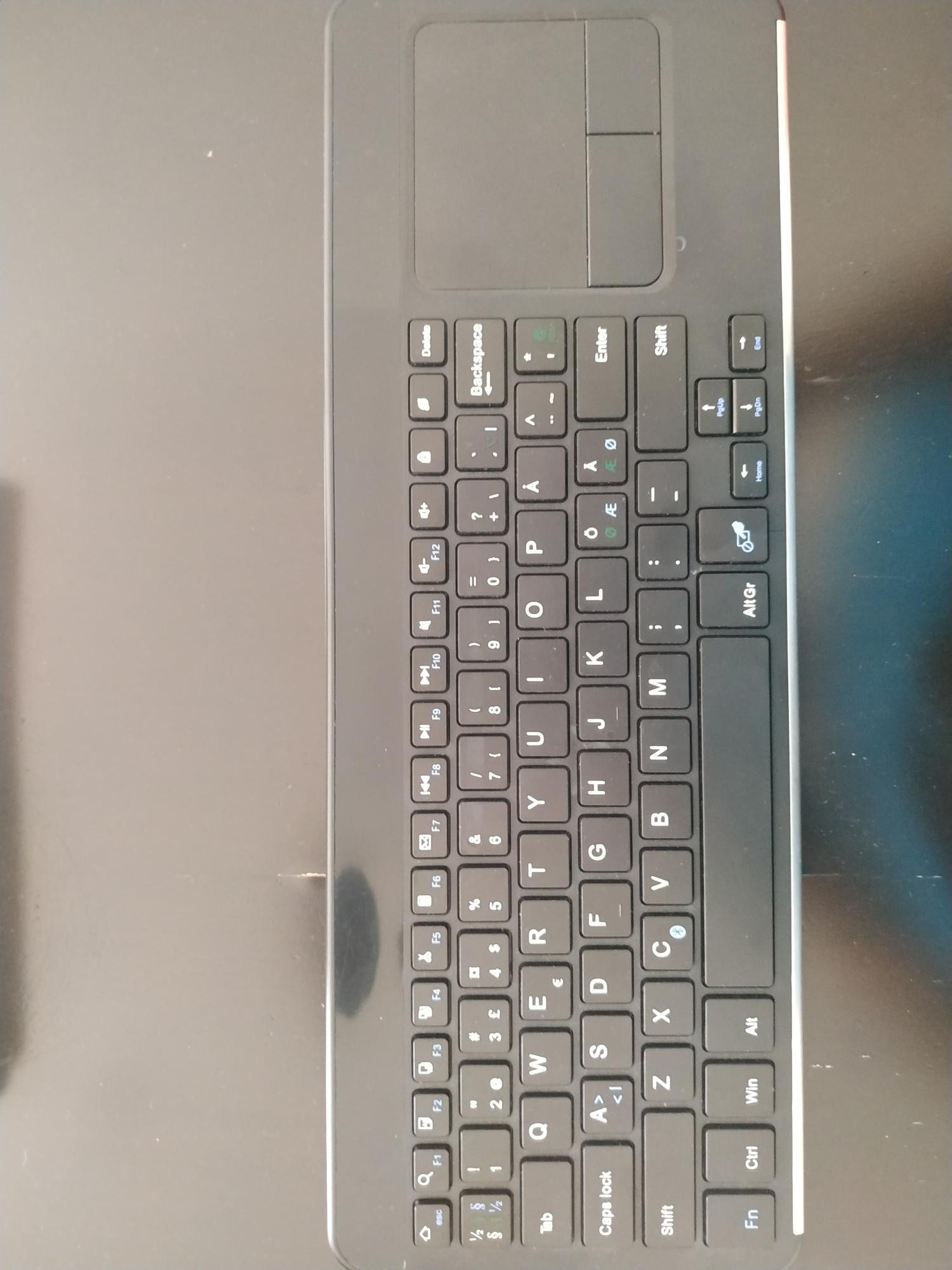 Trådløs Bluetooth tastatur med touchpad til pcsmart tv etc Bluetooth tastatur med touchpad selges | FINN.no