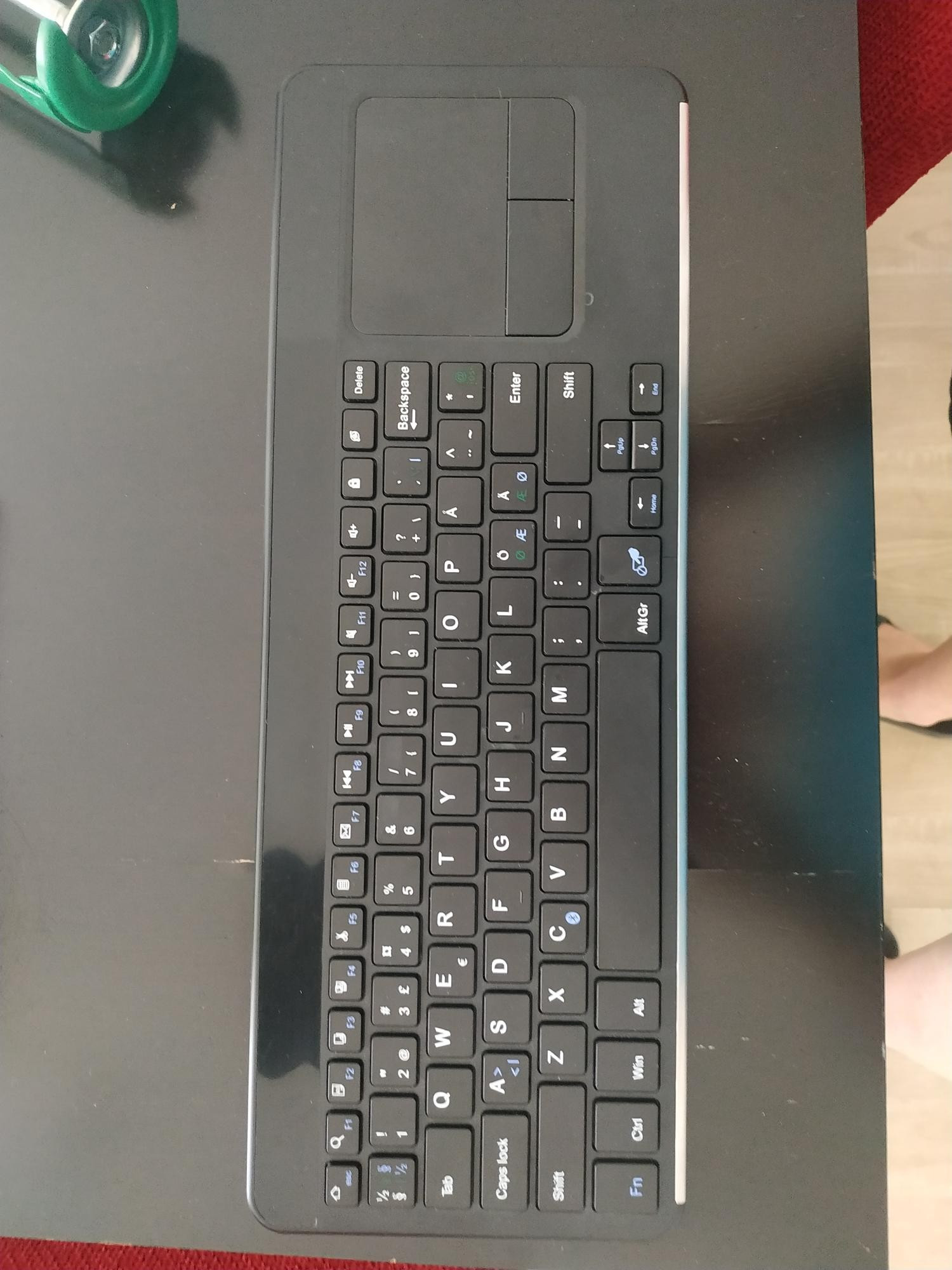 Trådløs Bluetooth tastatur med touchpad til pcsmart tv etc Bluetooth tastatur med touchpad selges | FINN.no
