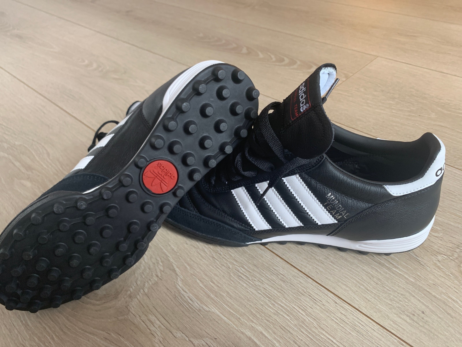 adidas mundial team 43