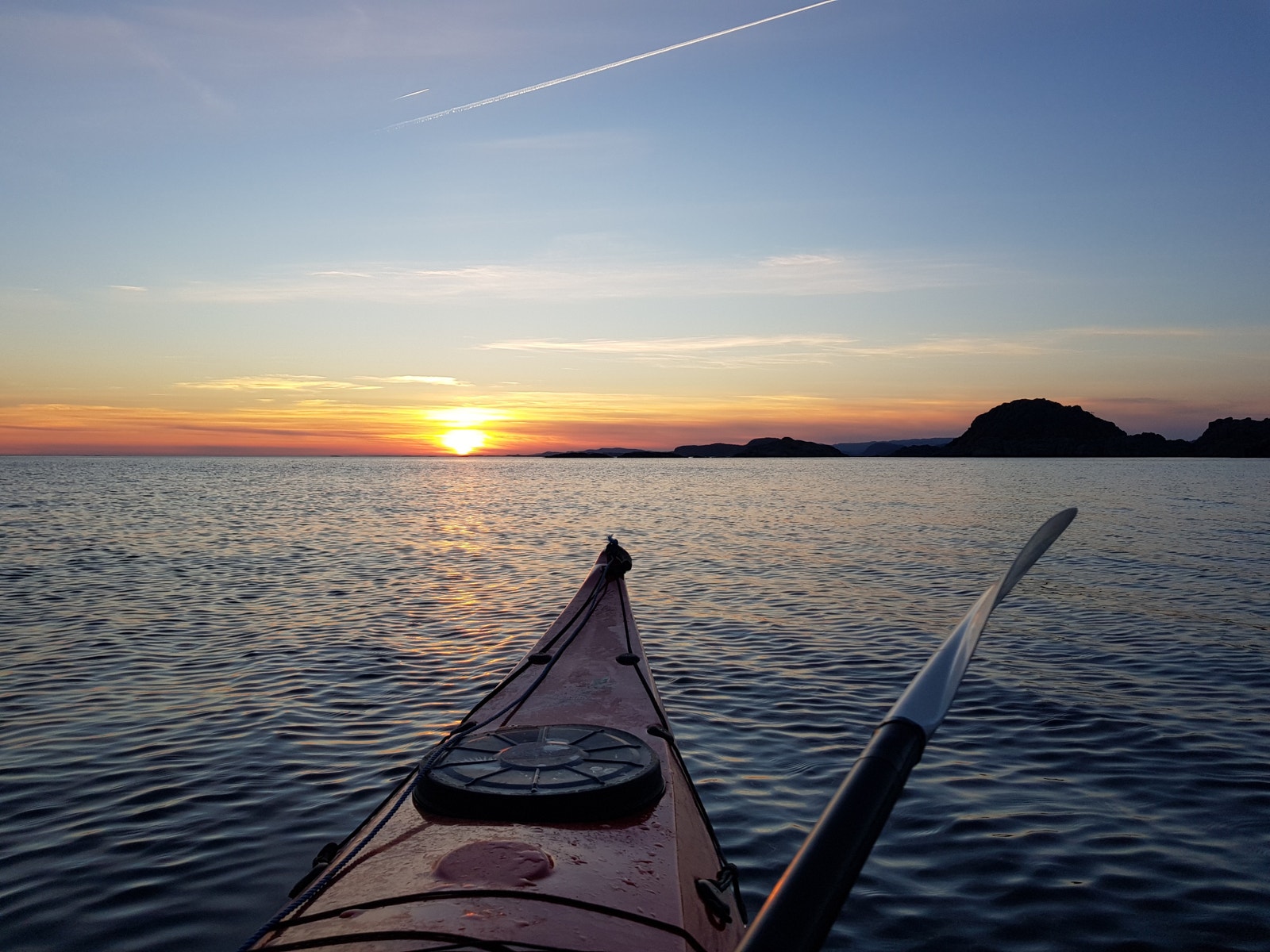 Solen går ned over Listalandet og havet er blikkstille Galleribilde