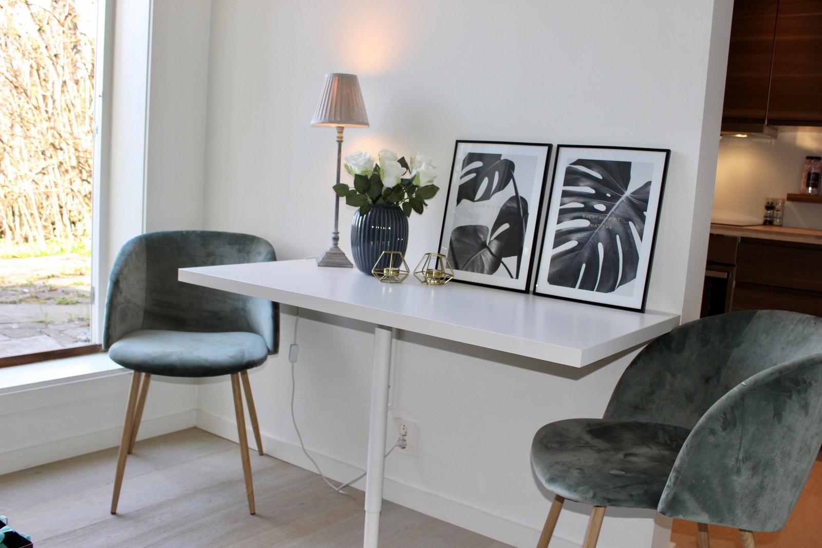 Spiseplass og utgang til markterasse Galleribilde