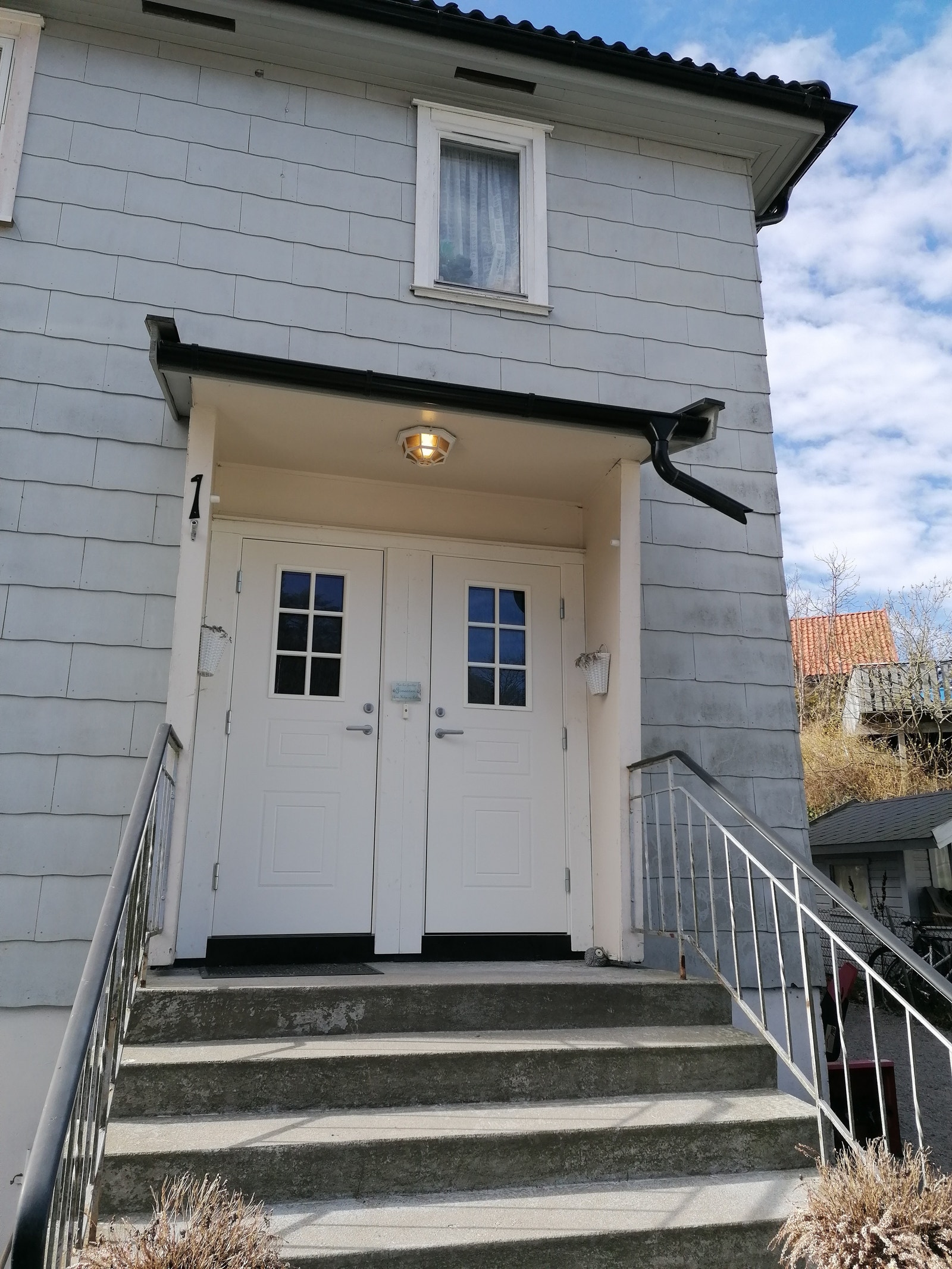 Inngang i bolig (til høyre) Galleribilde