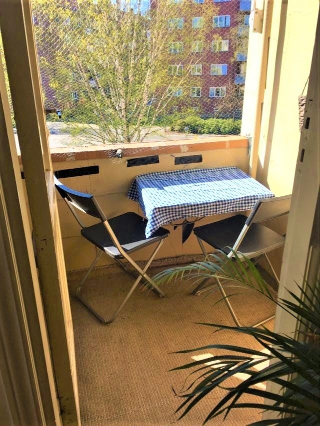 Balkong med ettermiddag- og kveldssol. NB: Avbildet er gammel balkong - kommer oppdatert bilde av oppgradert balkong på 6 kvm Galleribilde