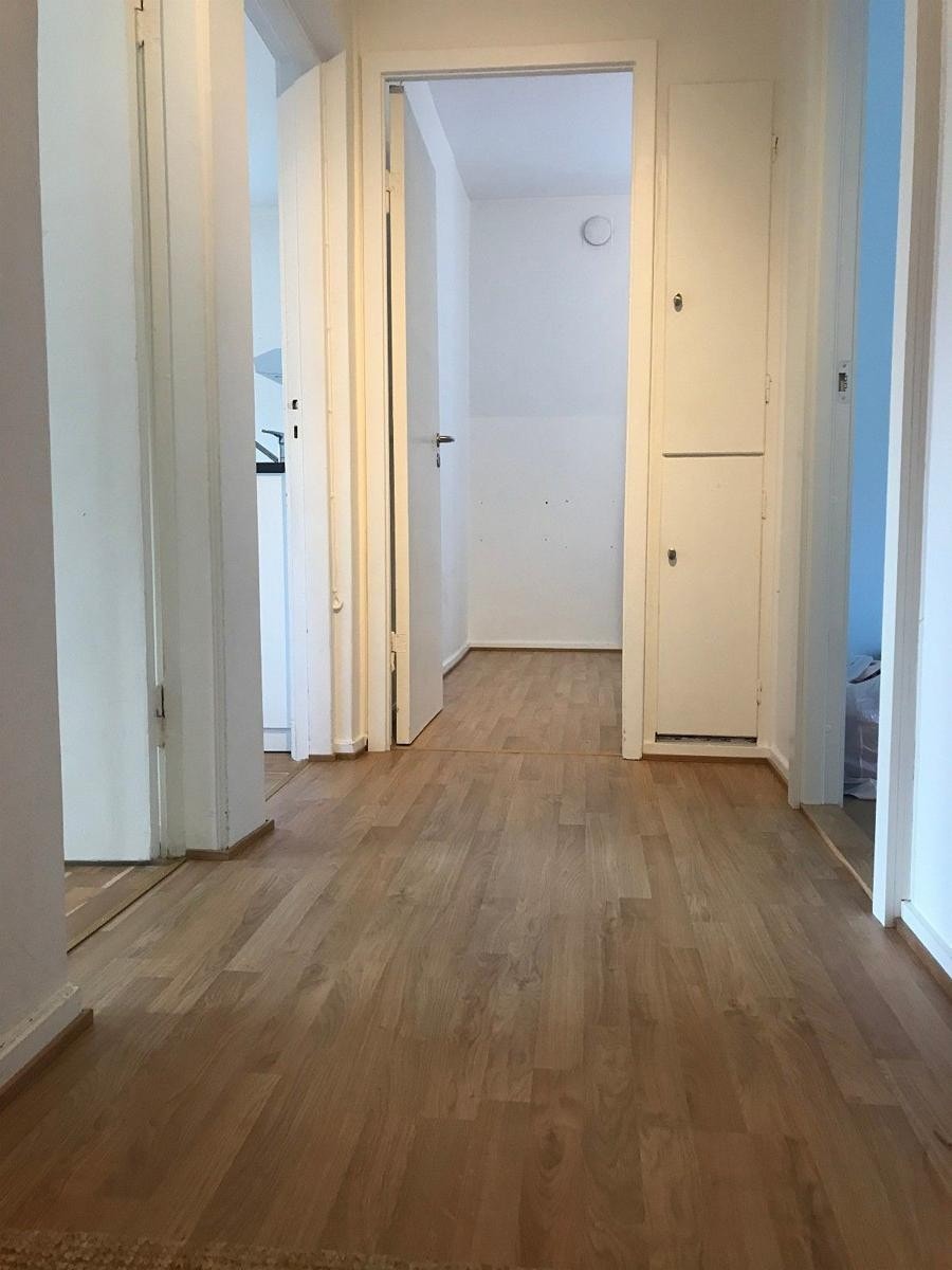 Romslig gang/entrè Galleribilde