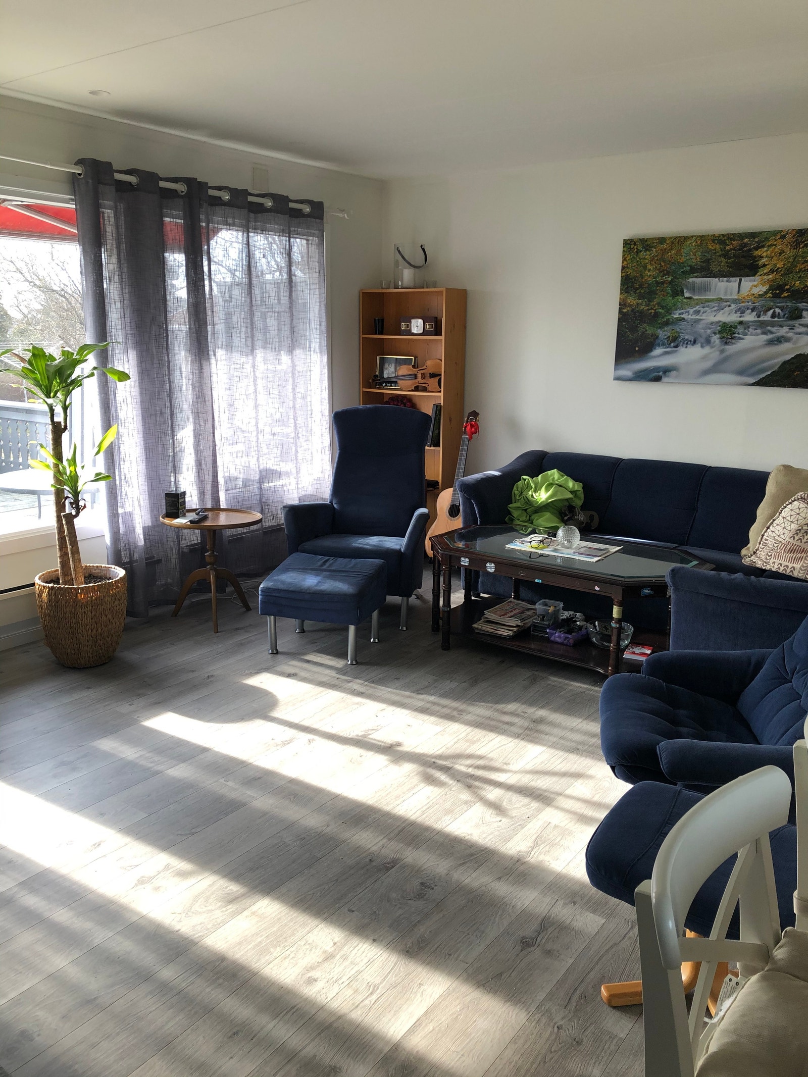 Stue. Utgang til solrik veranda. Galleribilde