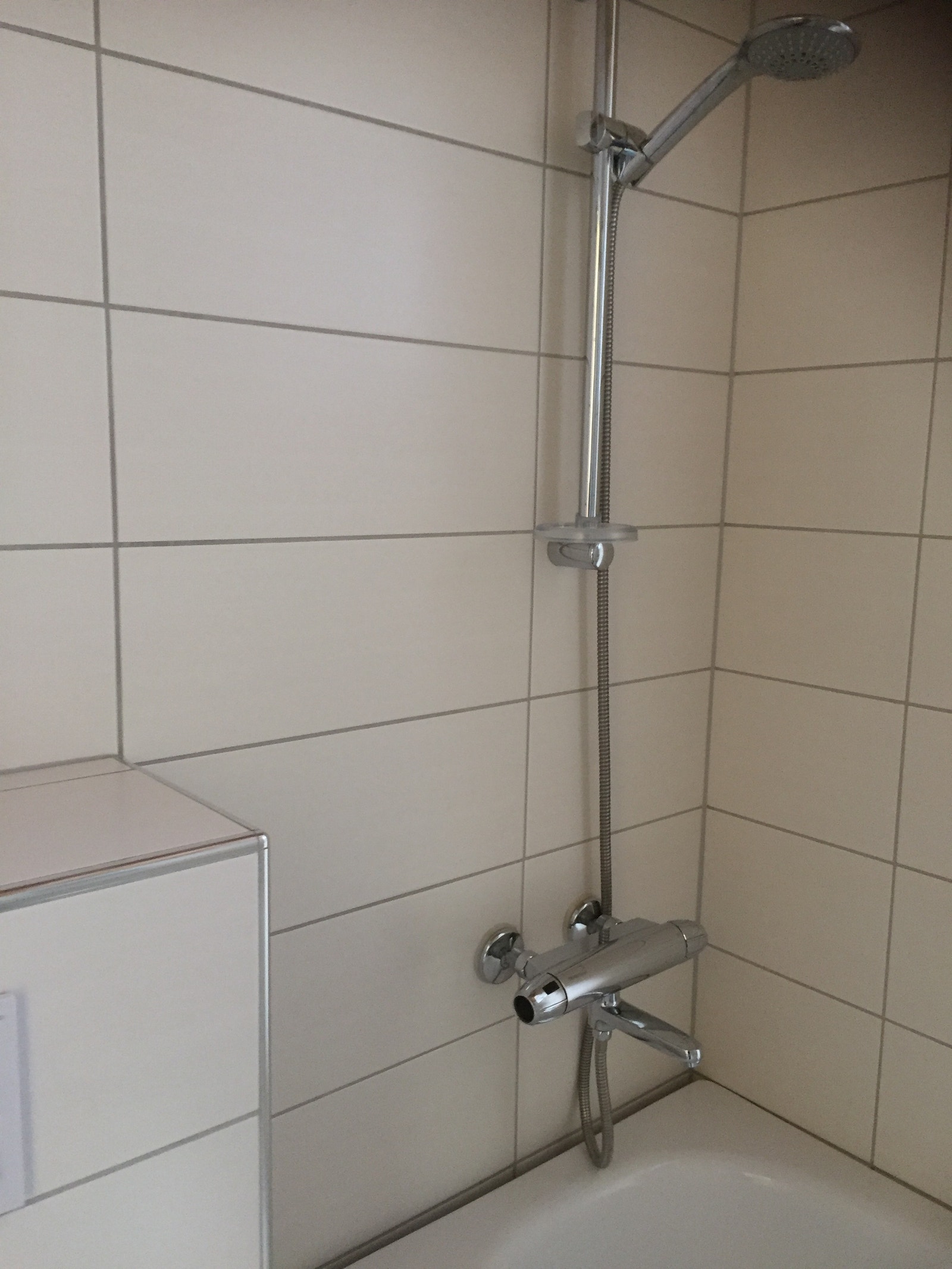 Bad med dusjstang Galleribilde