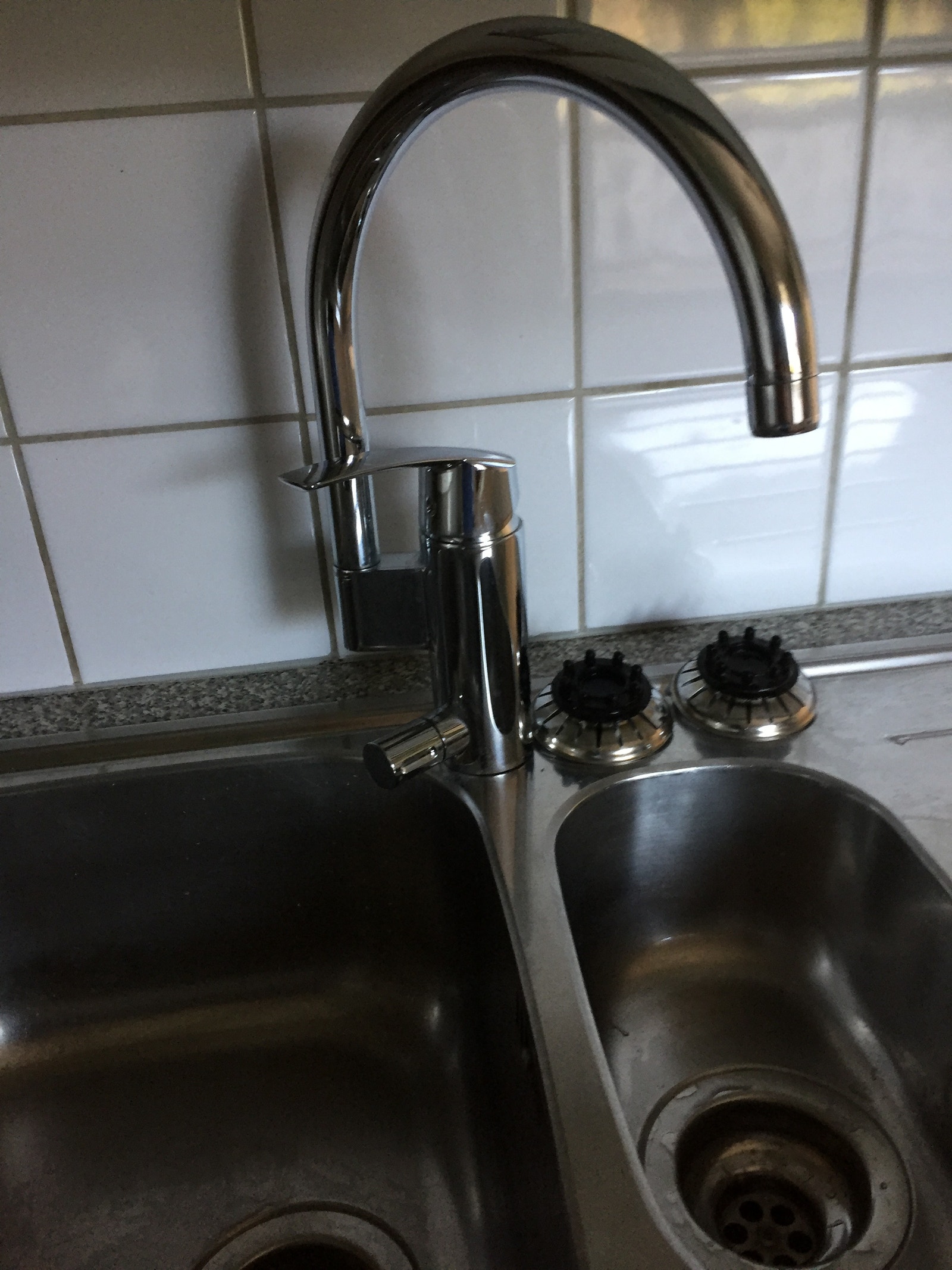 Ny kjøkken-kran Grohe med avstengning oppvaskmaskin Galleribilde