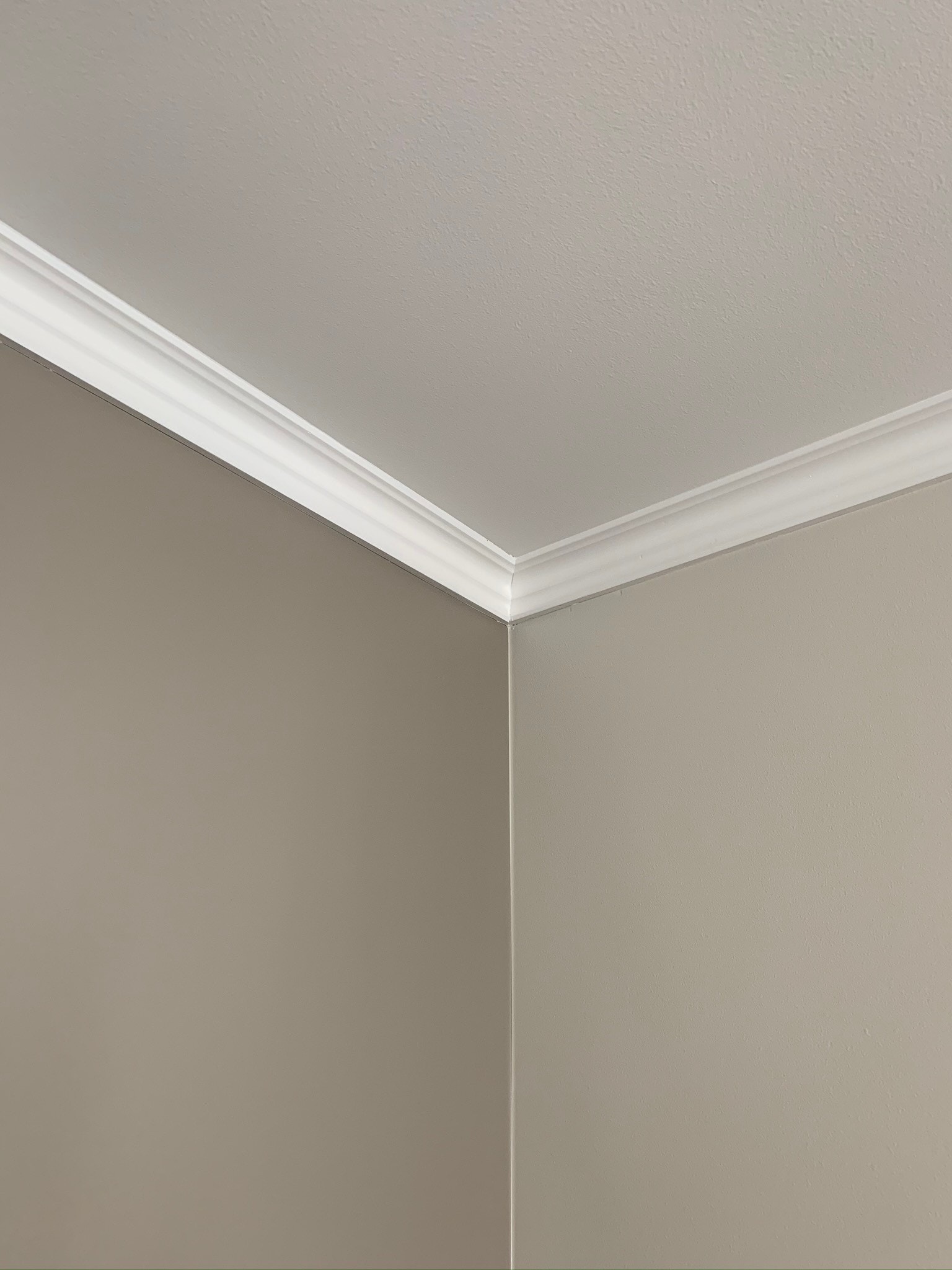 Nymalt i duse beige farger Galleribilde