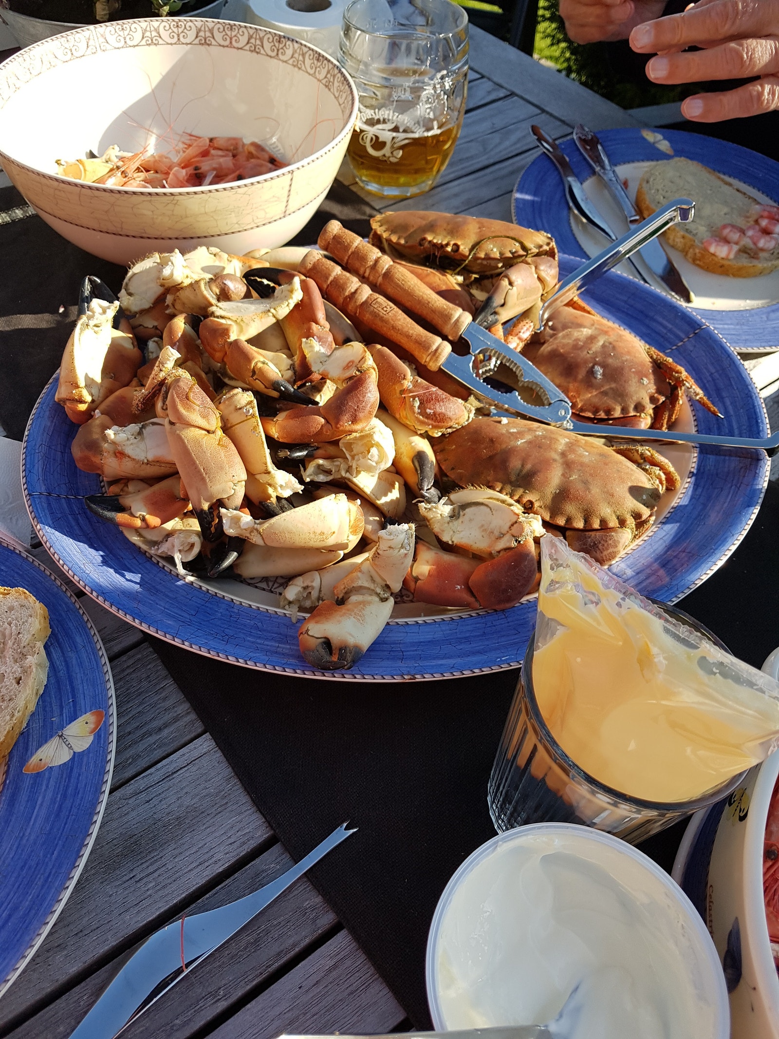 Nyt deilige måltid på bryggekanten Galleribilde