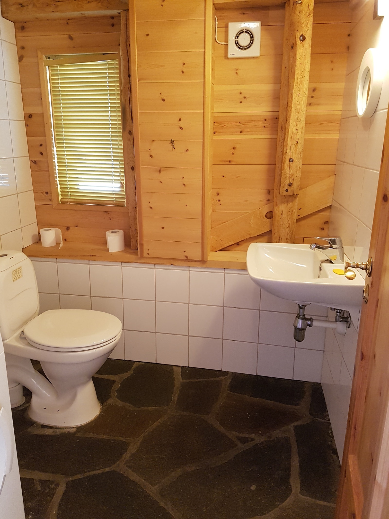 Toalett 1 etg. Galleribilde
