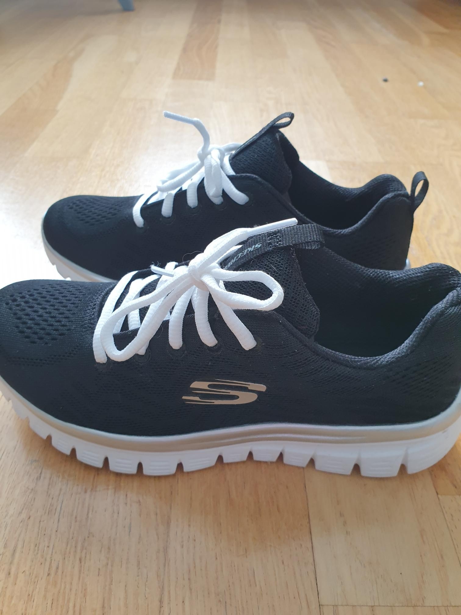 skechers str 37