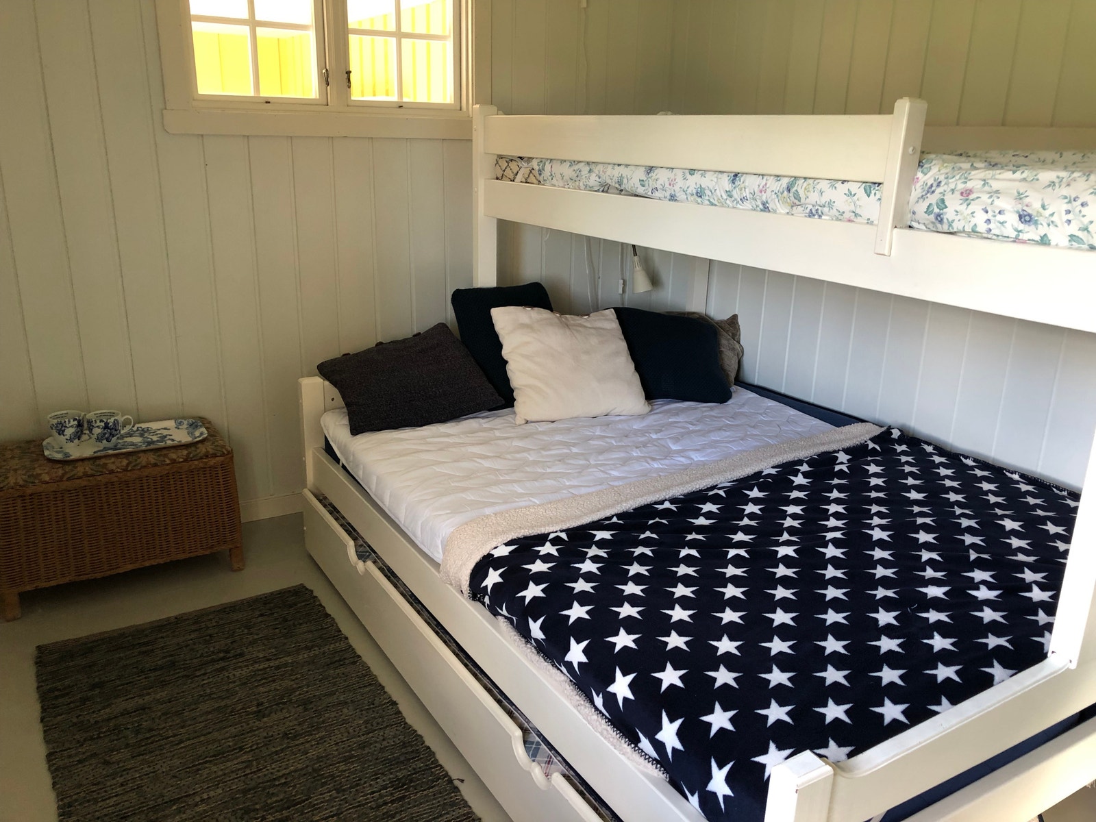 Stort soverom m ekstra sengeskuff. Plass til 4 pers. Galleribilde