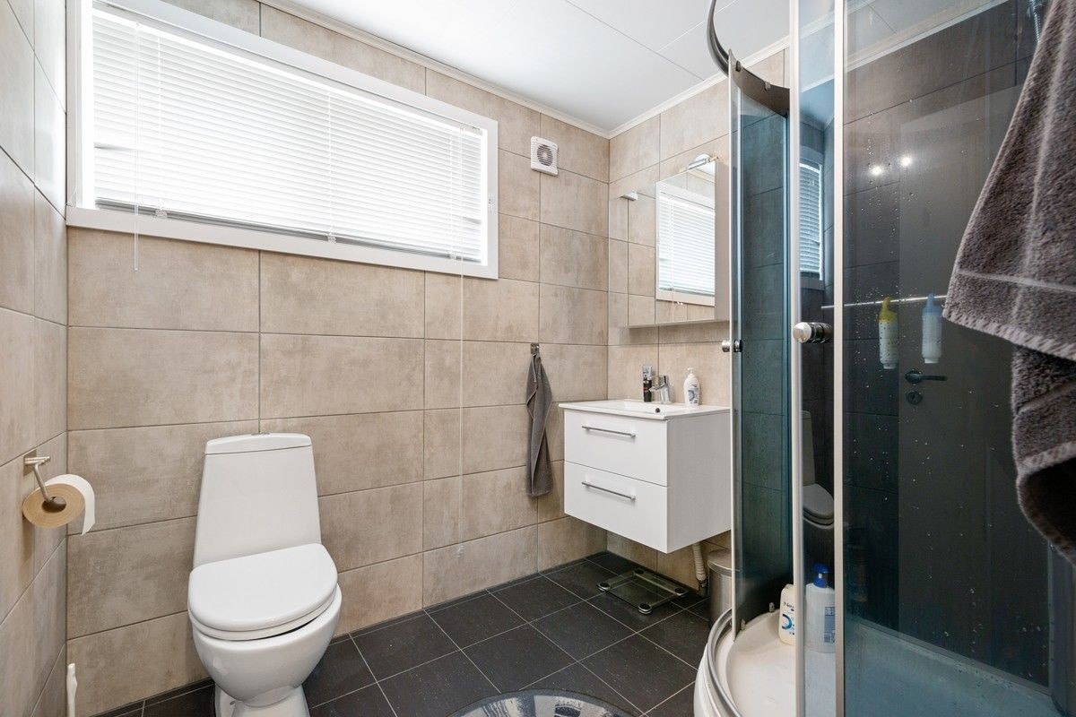 Nyere bad i 1.etasje. Galleribilde