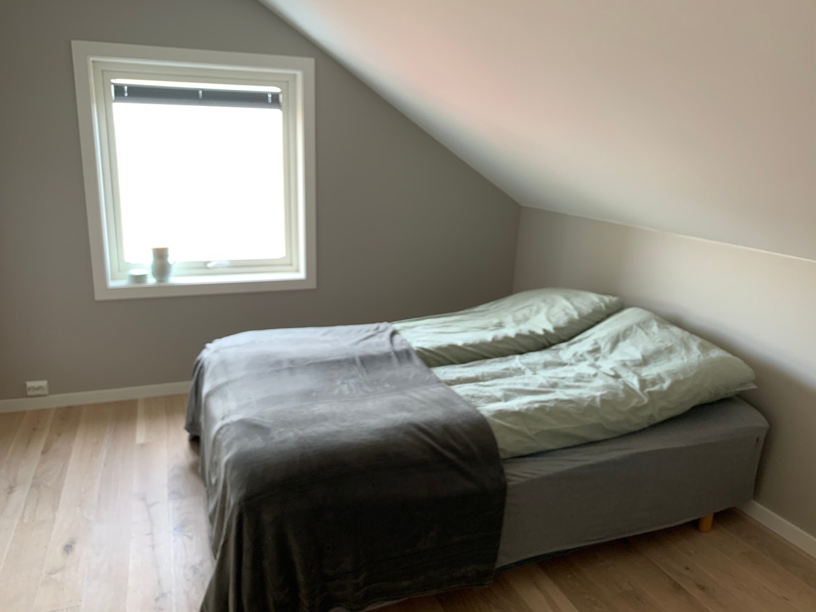 Soverom med dobbeltseng Galleribilde