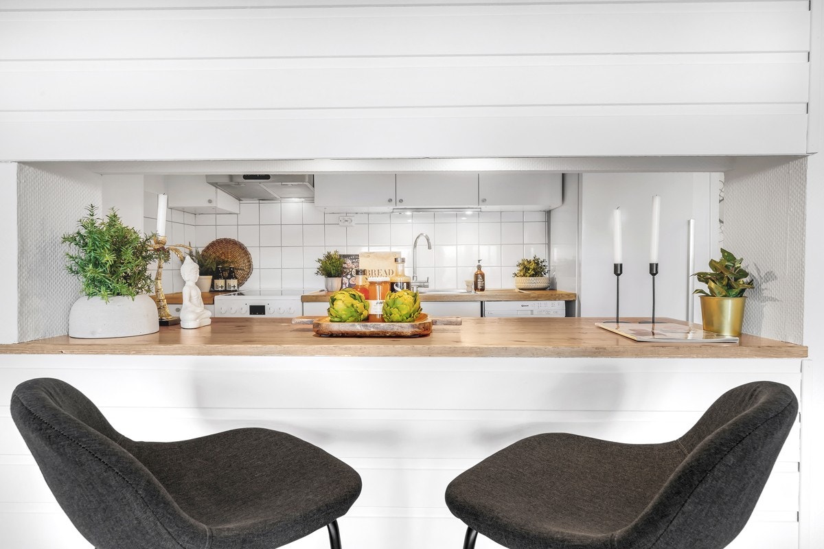 Flott frokostbenk tilhørende kjøkkenet Galleribilde