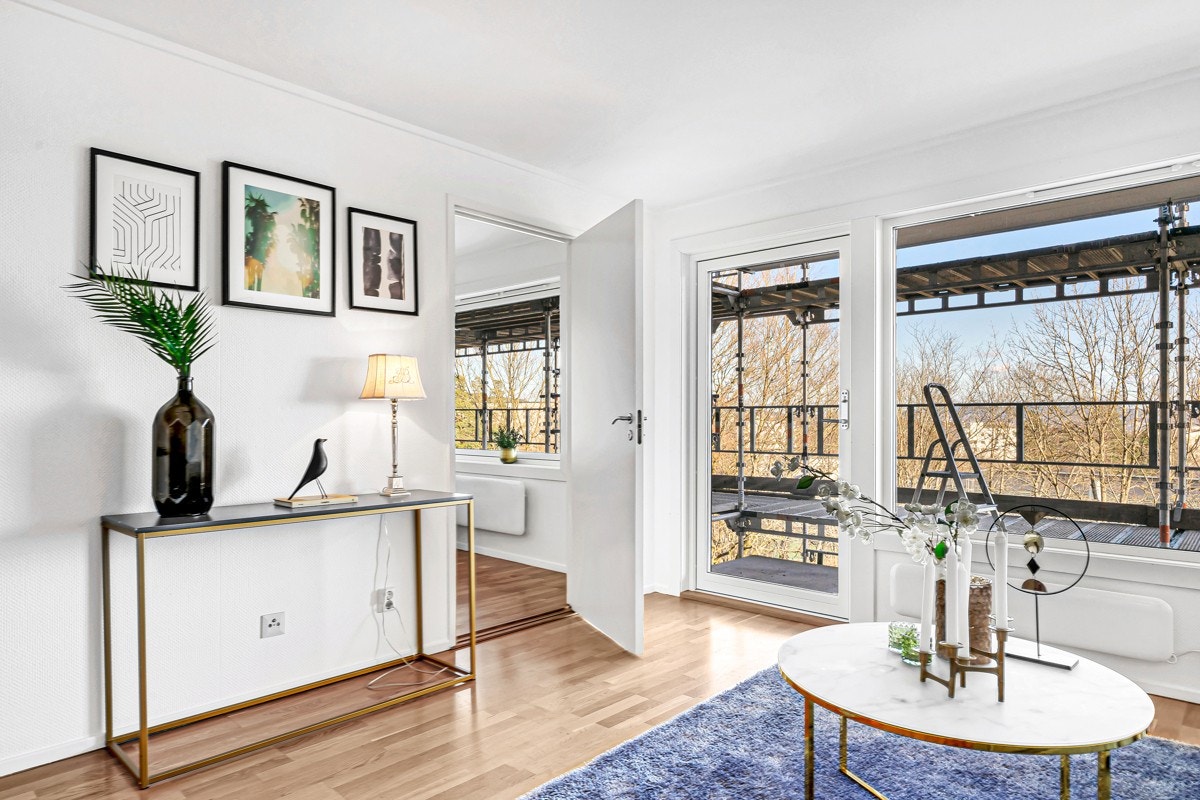 Det er direkte adkomst til soverommet fra stuen Galleribilde