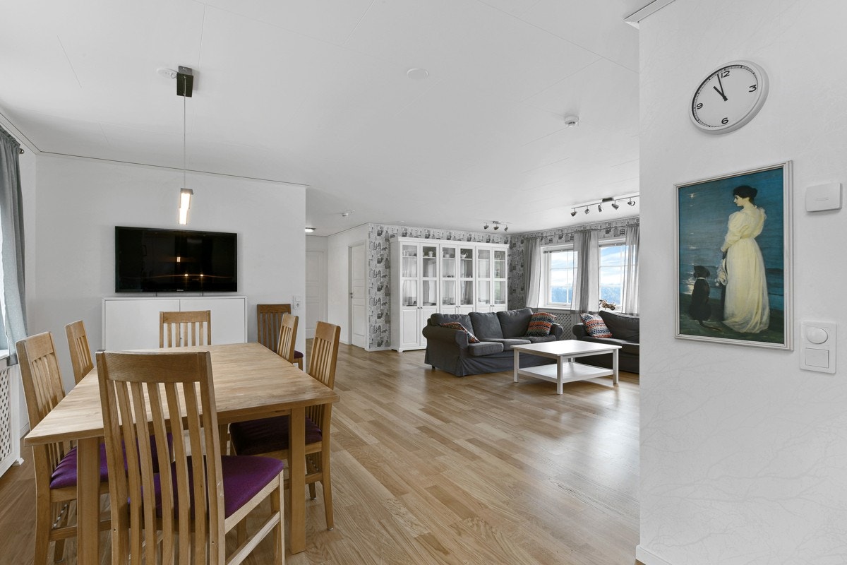 Her er det god plass til en stor spiseplass hvor familien kan samles. Galleribilde