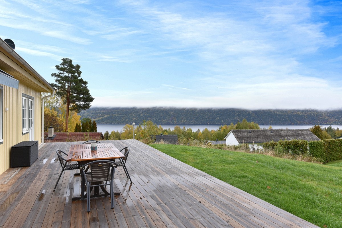 Nydelig utsikt fra terrassen. Galleribilde