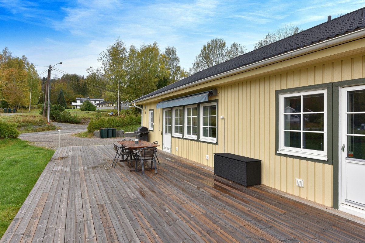 Det er utgang til markterrassen fra stuen og fra hovedsoverommet. Galleribilde