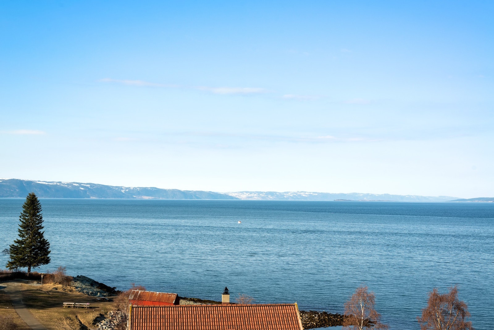 Umiddelbar nærhet til Ringvebukta med herlig badestrand, samt populære Sponhuset. Galleribilde