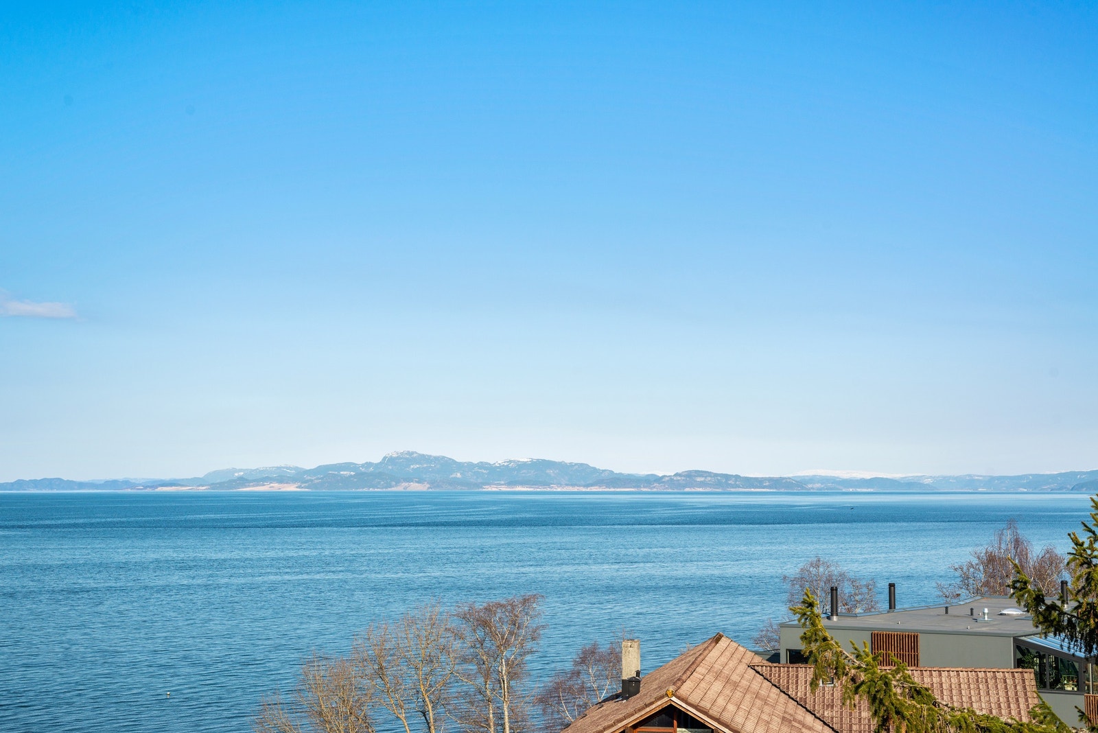 Ladestien går forbi populære badeplasser, ballplasser, lekeplasser og det nye serveringsstedet Ladekaia. Galleribilde