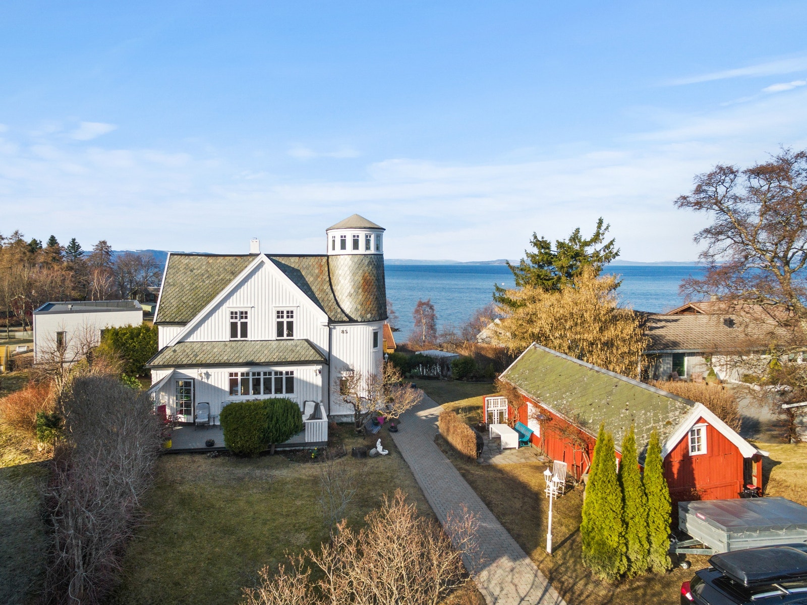 Eneboligen ligger i et særdeles attraktivt og meget barnevennlig boligområde på Lade. Galleribilde